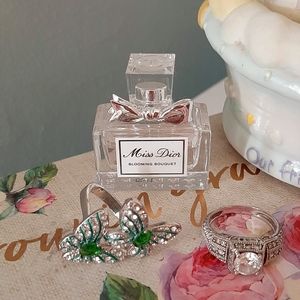Buterfly ring